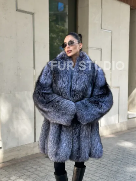 Удлиненная шуба из чернобурой лисы - фото 7