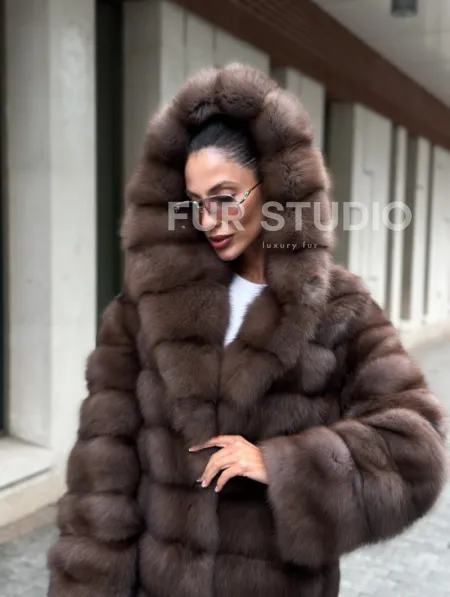 Шуба из меха куницы с капюшоном цвет трюфель - фото 3