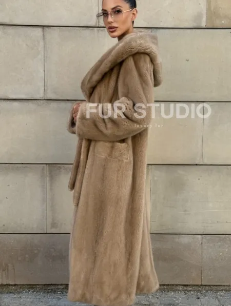 Шуба из скандинавской норки с капюшоном, цельный мех - фото 7