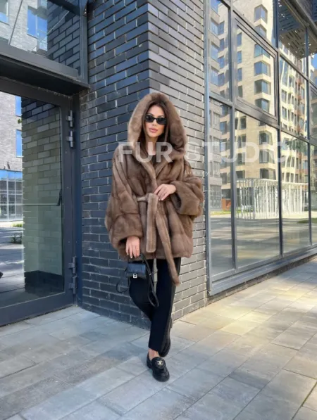 Норковое пончо с капюшоном в цвете пастель - фото 5