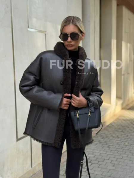 Двусторонняя коричневая дубленка из овчины - фото 9