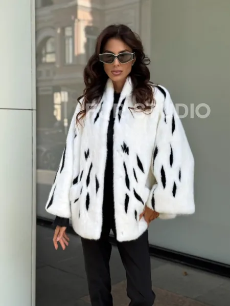 Белый норковый полушубок с рисунком - фото 7