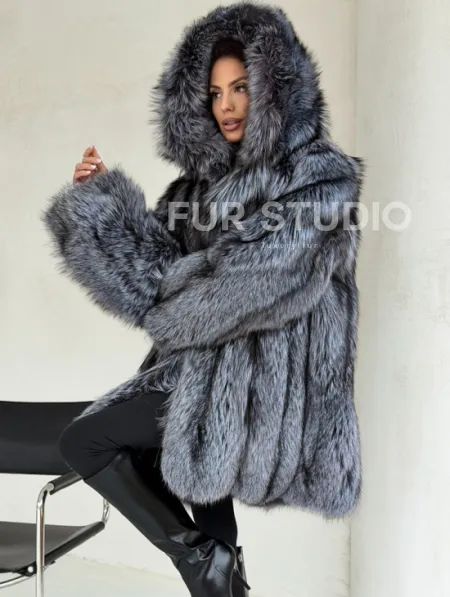 Шуба из натурального меха чернобурки с капюшоном - фото 7
