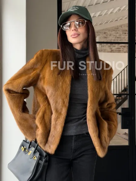 Меховой жакет из золотой норки - фото 21