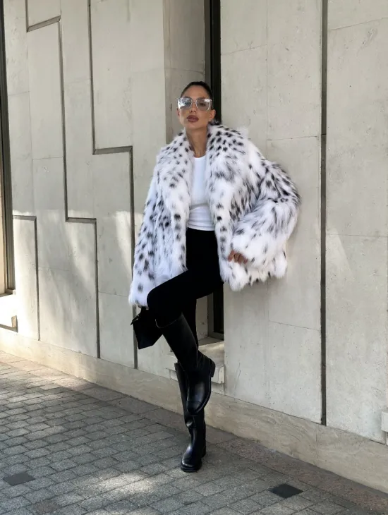 Шуба из меха лисы под рысь - цвет белый, PREMIUM COLLECTION - фото 10