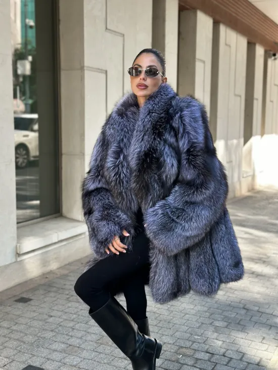 Удлиненная шуба из чернобурой лисы - фото 5