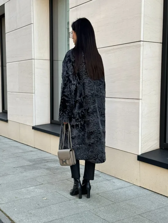 Меховое пальто из каракуля Graphite V-образный воротник - фото 9