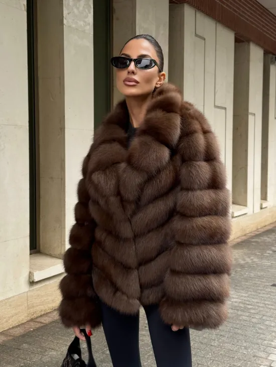 Шуба из меха куницы Dark с английским воротником - фото 9