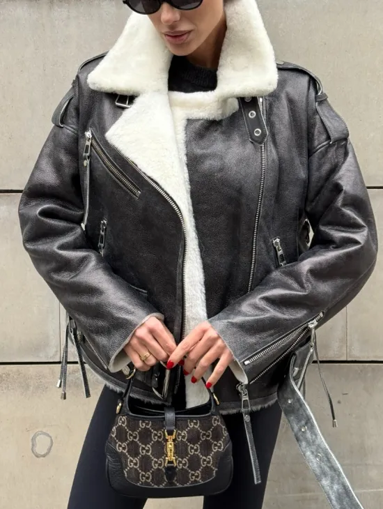 Коротка женская дубленка Vintage Grey из белой овчины мериноса, боковой шнуровкой и накладной пояс - фото 4