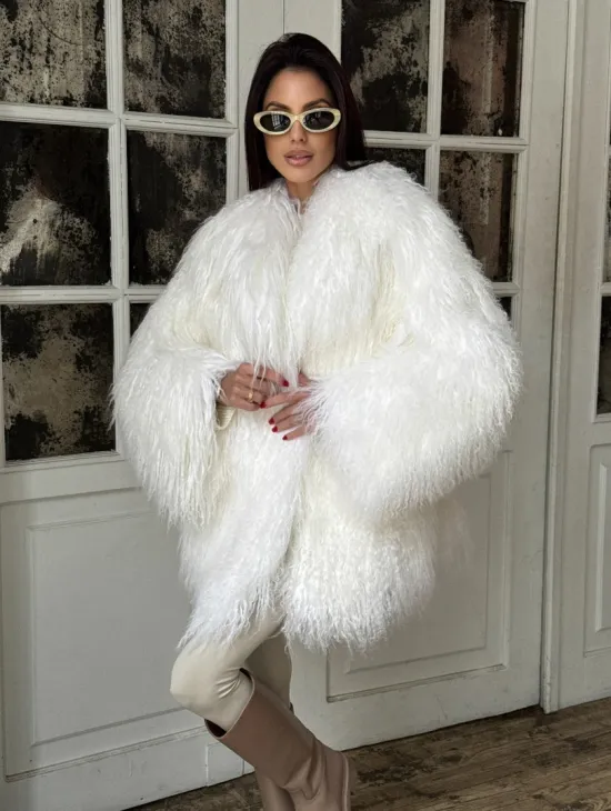 Шуба из меха ламы PREMIUM COLLECTION, английский воротник - фото 0