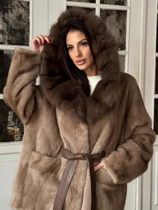 Полушубок кимоно из меха норки Almond с капюшоном куница - фото 3