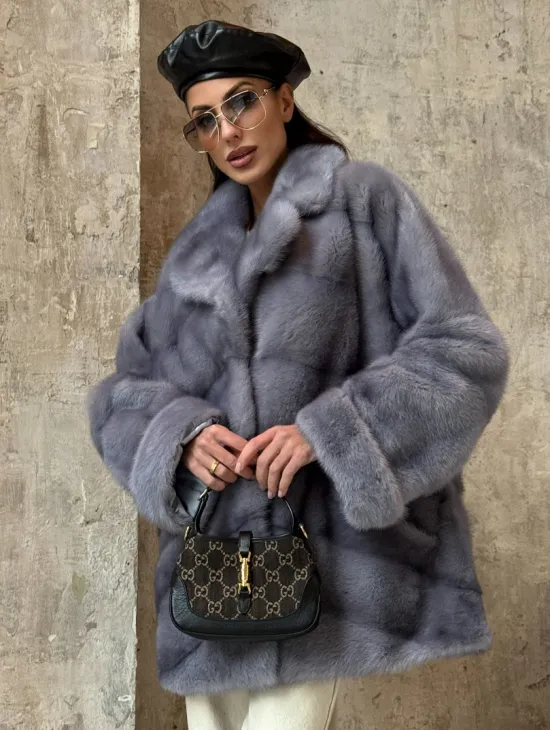 Натуральный полушубок из меха норки с английским воротником в цвете топаз - фото 3