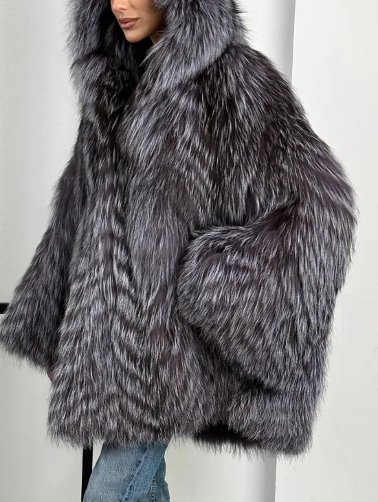 Шуба из меха чернобурки с капюшоном в росшив - летучая мышь - фото 2
