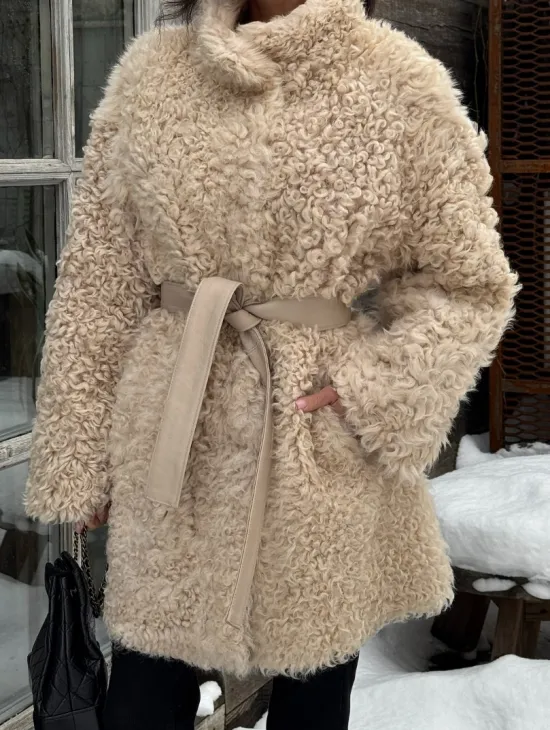 Двухсторонняя женская шуба - дубленка из меха испанского тиградо в бежевом цвете - фото 1