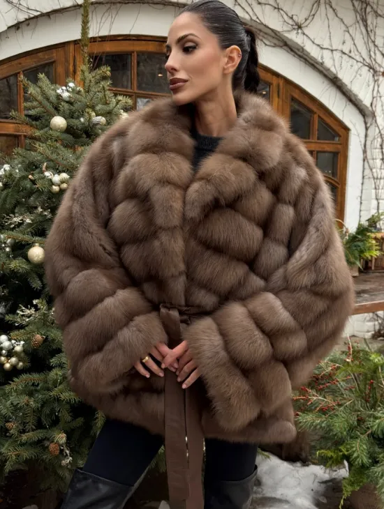 Полушубок оверсайз из меха куницы с английским воротником - фото 4