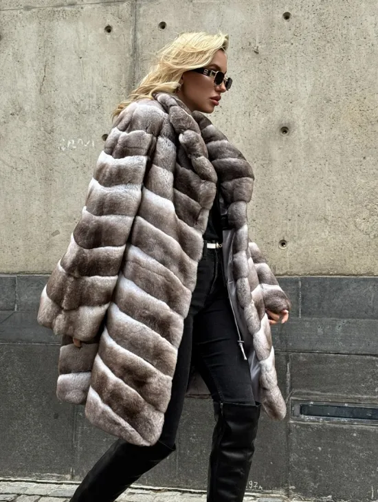 Женская серая шуба из элитного шиншиллового кролика (рекса) с английским воротником - фото 11