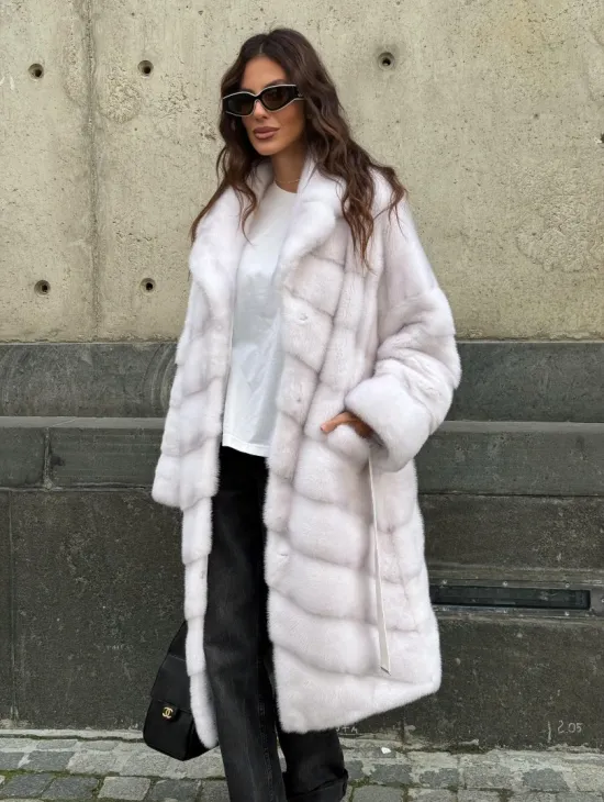 Белая норковая шуба с английским воротником - фото 0