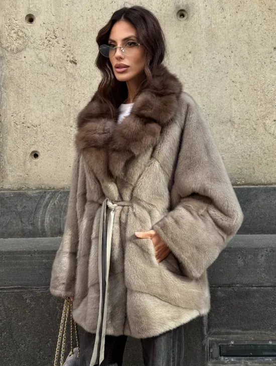 Полушубок норковый с воротником из куницы - в стиле оверсайз - фото 6