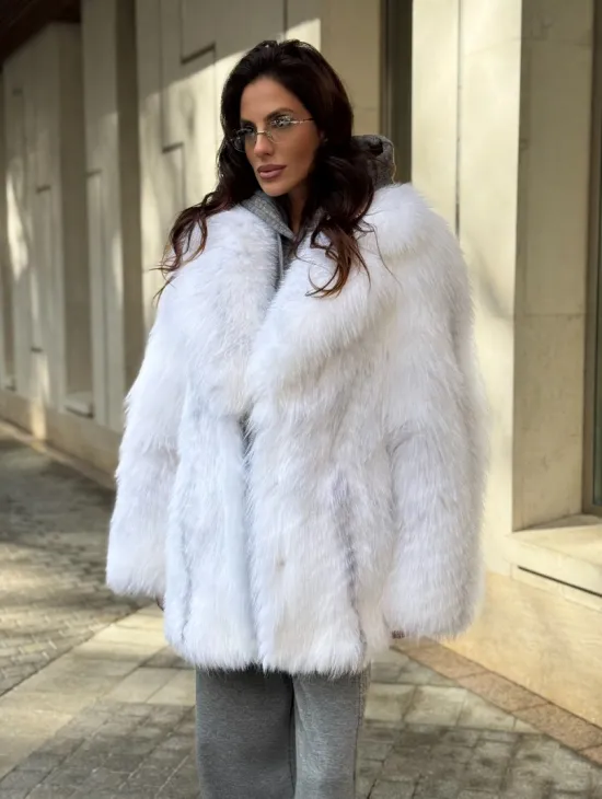 Шуба из белой арктической лисы - фото 8