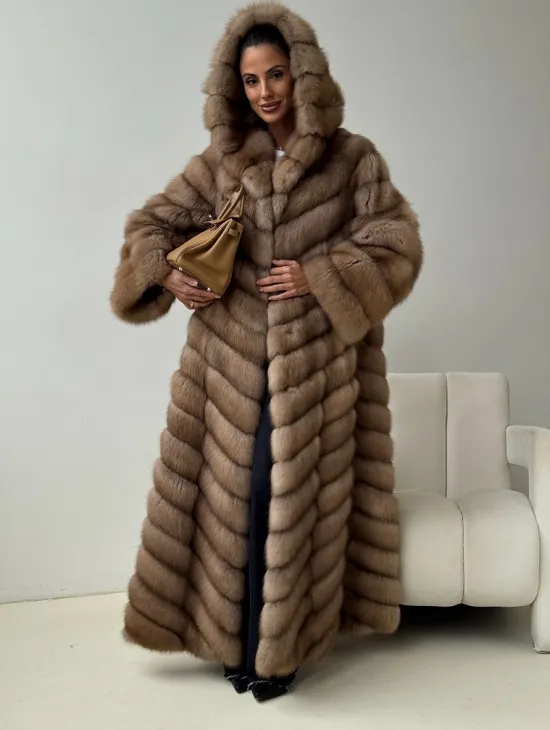 Длинная шуба из меха куницы с капюшоном - фото 4