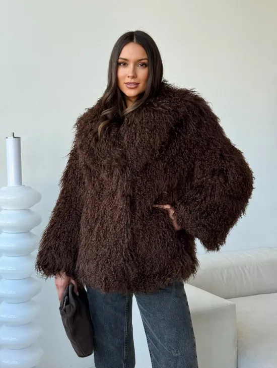Коричневая шуба из ламы - фото 7