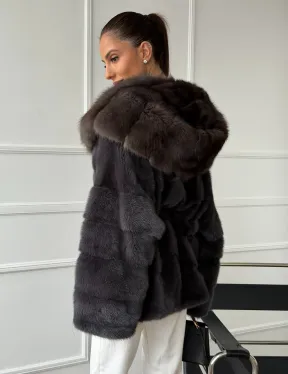 Графитовая шуба с капюшоном из куницы - фото 8