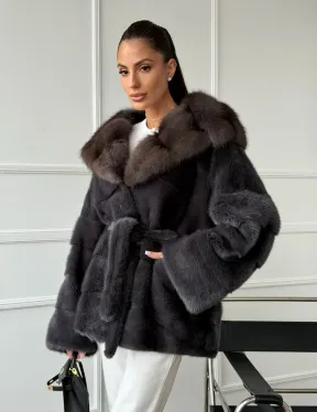 Графитовая шуба с капюшоном из куницы - фото 10