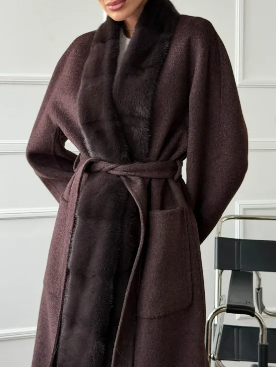 Длинное демисезонное пальто с мехом норки - фото 1