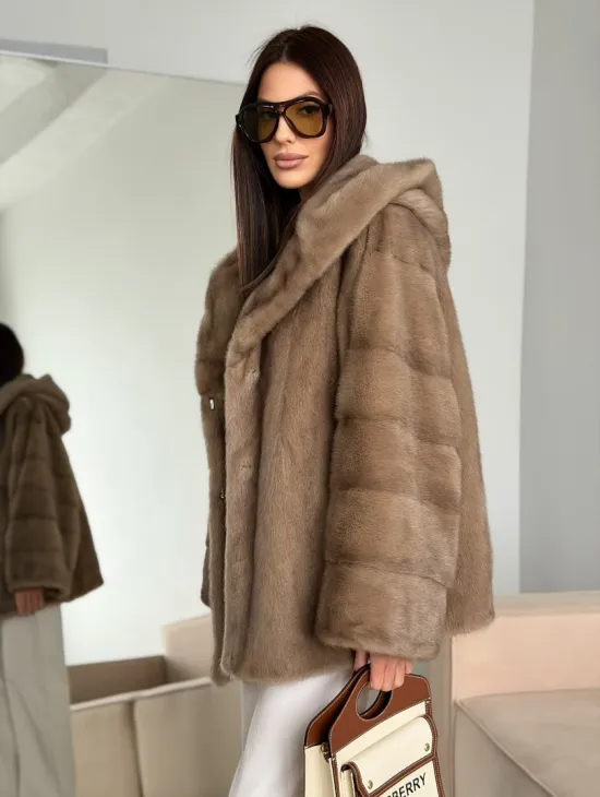 Короткая зимняя норковая шуба с капюшоном - фото 9