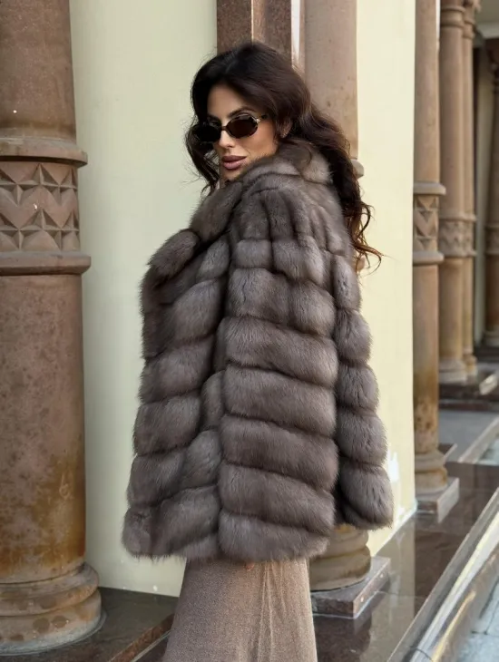 Элегантная шуба из меха куницы - серый трюфель - фото 11