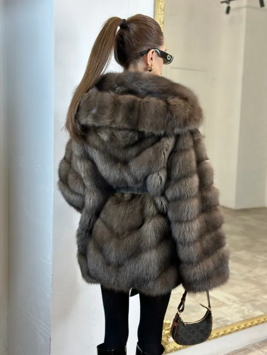 Шуба из меха куницы Dark с капюшоном - фото 2