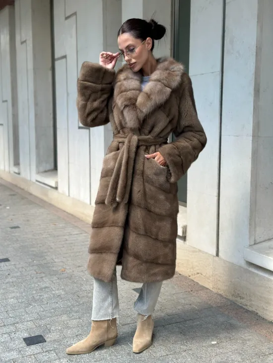 Шуба норковая с воротником из меха куницы в цвете пастель - фото 6